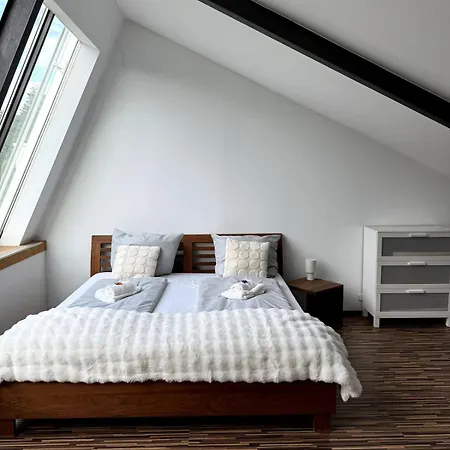 Design-ferienhaus Mit Garten, Kino & 5 Schlafzimmern