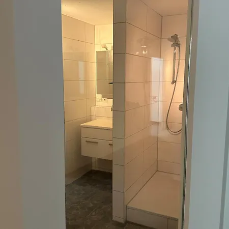 Villa Design-ferienhaus Mit Garten, Kino & 5 Schlafzimmern *