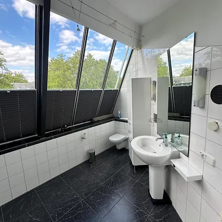 Design-ferienhaus Mit Garten, Kino & 5 Schlafzimmern Villa