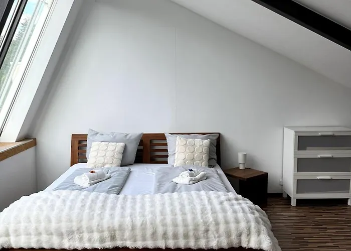 Design-ferienhaus Mit Garten, Kino & 5 Schlafzimmern