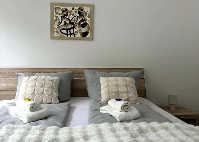 Design-ferienhaus Mit Garten, Kino & 5 Schlafzimmern