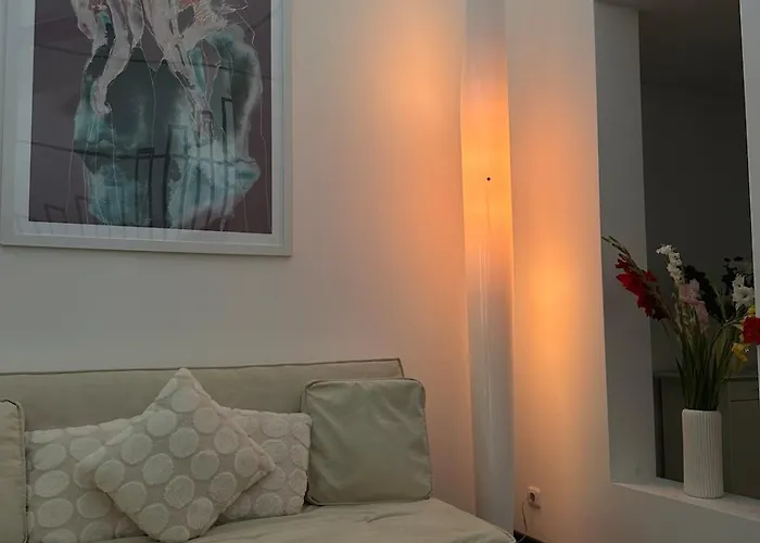 Design-ferienhaus Mit Garten, Kino & 5 Schlafzimmern