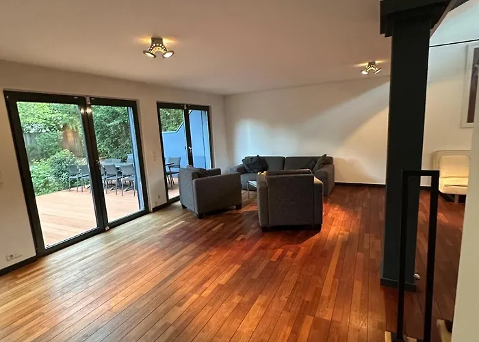 Design-ferienhaus Mit Garten, Kino & 5 Schlafzimmern