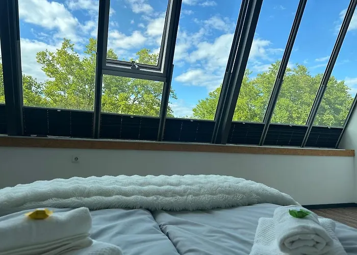 Design-ferienhaus Mit Garten, Kino & 5 Schlafzimmern فيلة